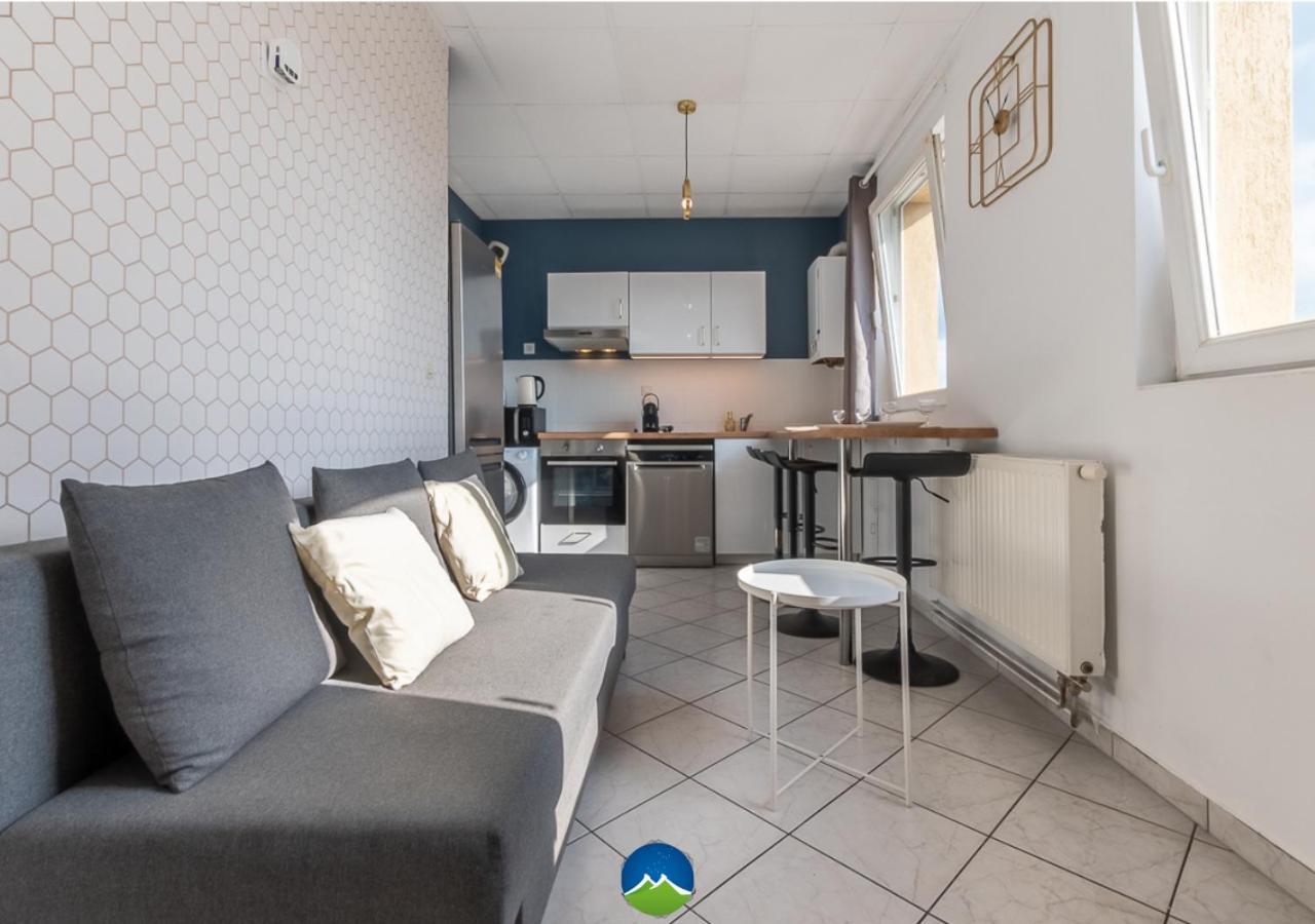 3 Appts - 3 A 7 Lits - Parfait 6 A 10 Pers - Max 26 Pers - 1 Immeuble - Convivialite, Rentabilite ------ English - 3 Apts - 3 To 7 Beds - Ideal For 6 To 10 Guests - Up To 26 - Same Building -- Cattenom Hettange-Grande Exterior foto